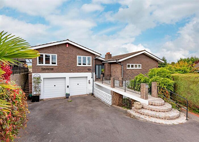 4 Bedroom Detached House For Sale In St. Johns Close, Swindon, DY3