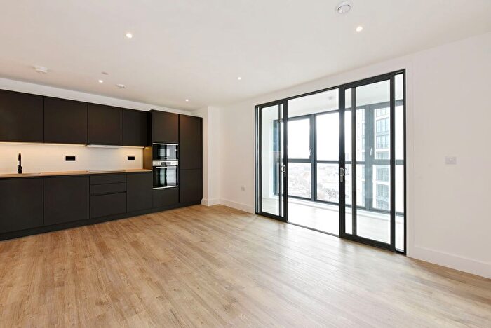 2 Bedroom Flat For Sale In London Square, Croydon, CR0