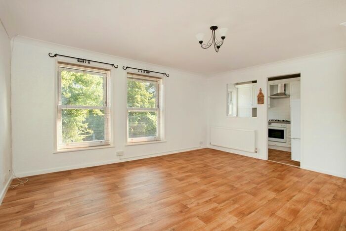 2 Bedroom Flat To Rent In Fountain Gardens, Windsor, SL4