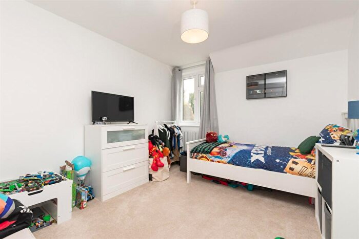 5 Bedroom Detached House For Sale In Cheshunt Close, Meopham, Kent, DA13
