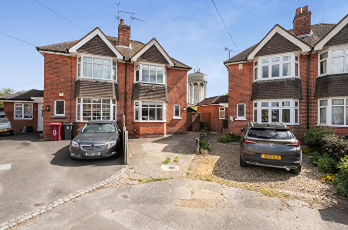 3 Bedroom Semi Detached House For Sale In Glenwood Drive, Tilehurst, Reading, RG31