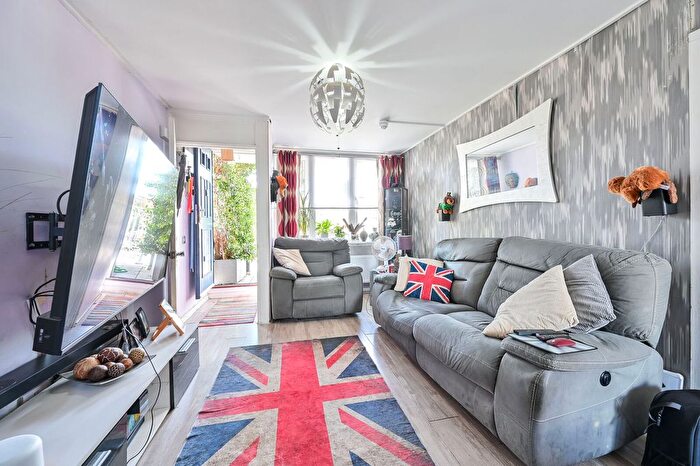 5 Bedroom Maisonette For Sale In Lucey Way, Bermondsey, London, SE16