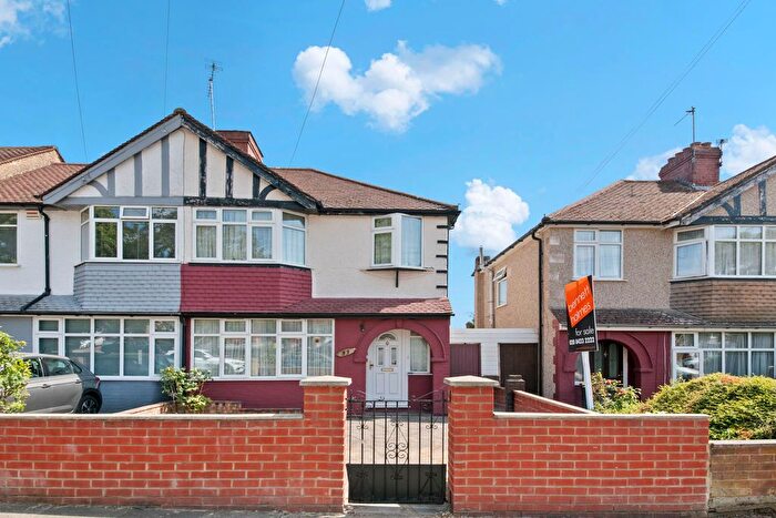 3 Bedroom End Of Terrace House For Sale In The Fairway, Northolt, UB5