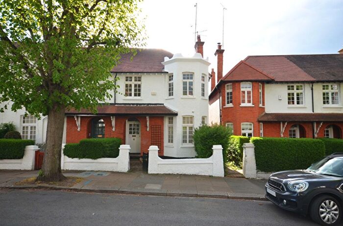 4 Bedroom Semi-detached House To Rent In Winscombe Crescent, Ealing, W5