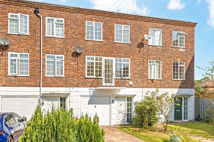 3 Bedroom Terraced House To Rent In Sunmead Road, Sunbury-On-Thames, TW16