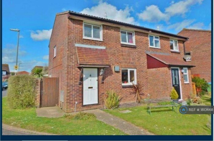 3 Bedroom Semi-Detached House To Rent In Conqueror Way, Fareham, PO14