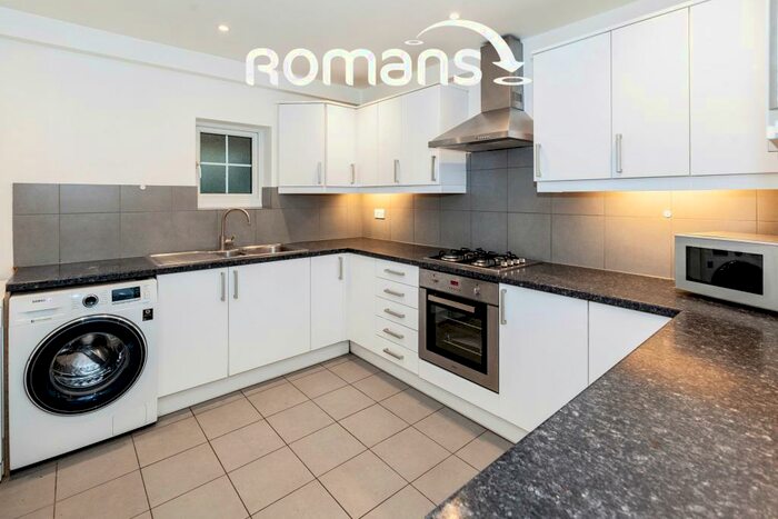 3 Bedroom Apartment To Rent In St. Georges Farm, SL4