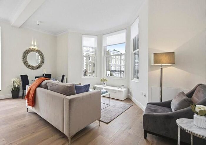 1 Bedroom Flat To Rent In Green Street, Mayfair, London, W1K