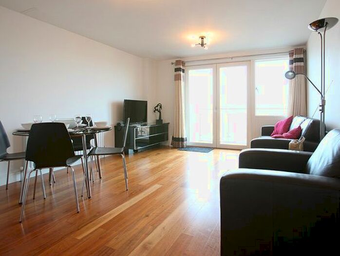 2 Bedroom Flat To Rent In High Street, Poole, BH15