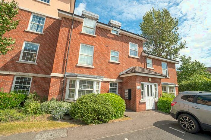 2 Bedroom Apartment To Rent In Merrifield Court, Welwyn Garden City, AL7