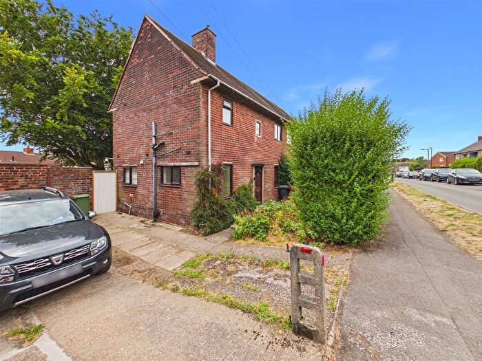 3 Bedroom Semi Detached House For Sale In Snape Hill Crescent, Dronfield, S18
