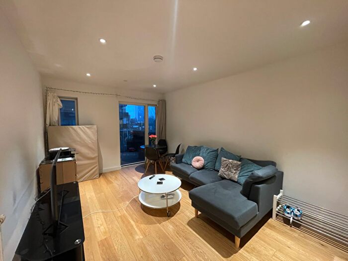 2 Bedroom Flat To Rent In Maud Street, Canning Town, London, E16