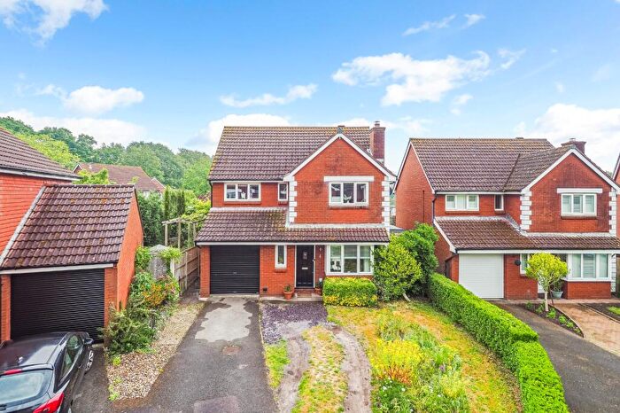 4 Bedroom Detached House For Sale In Woodlark Gardens, Petersfield, Hampshire, GU31