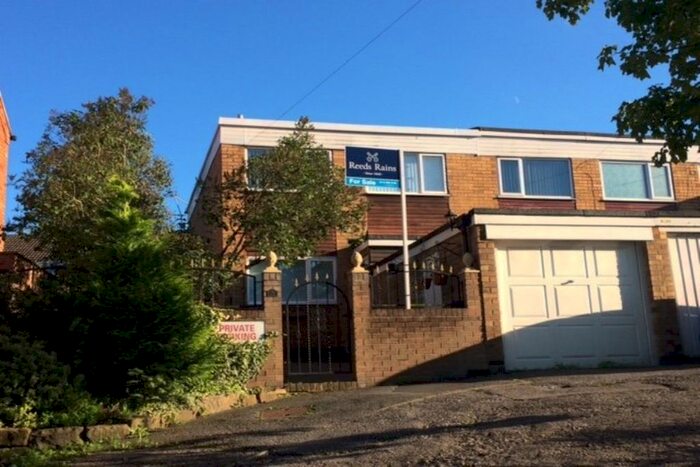 3 Bedroom End Of Terrace House To Rent In Commercial Street, Rothwell, Leeds, West Yorkshire, LS26