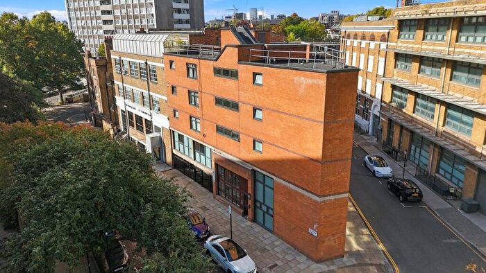 Flat To Rent In Meredith Street, London, EC1R
