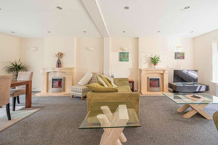 5 Bedroom Property To Rent In Essex Park, Finchley, London, N3