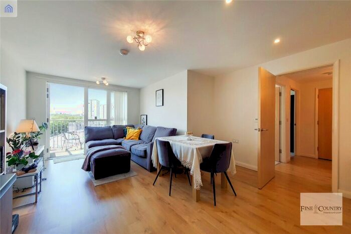 2 Bedroom Apartment To Rent In Queensland Road, London, N7