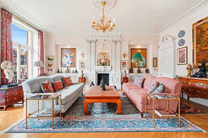 3 Bedroom Flat To Rent In Drayton Gardens, SW10