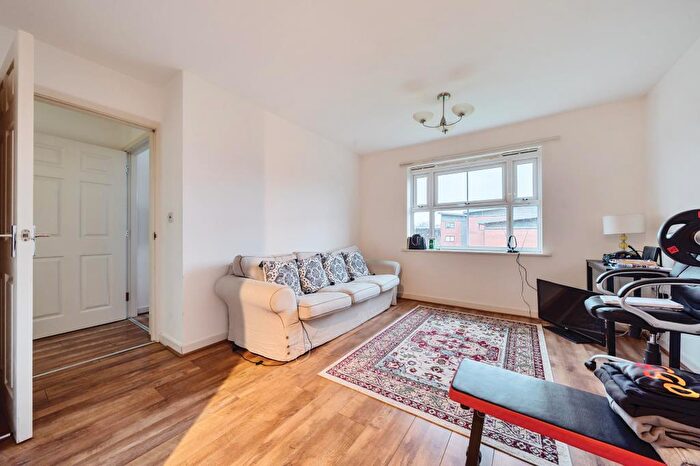 2 Bedroom Flat To Rent In Banbury, Oxfordshire, OX16