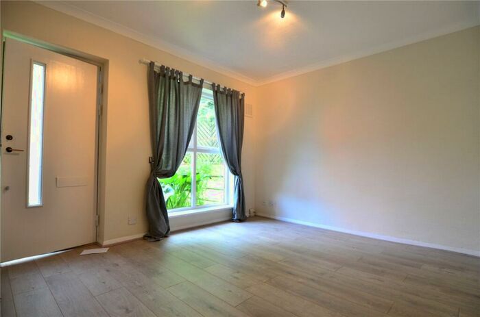 1 Bedroom Apartment To Rent In Grovelands Close, London, SE5