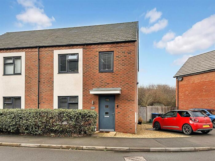 3 Bedroom House For Sale In Macbeth Road, Meon Vale, CV37