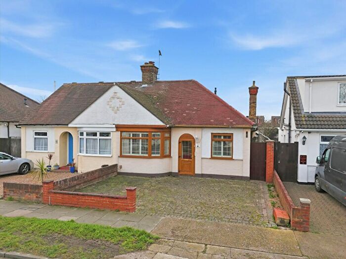 2 Bedroom Semi-Detached Bungalow For Sale In Gordon Road, Woodside, Grays, RM16