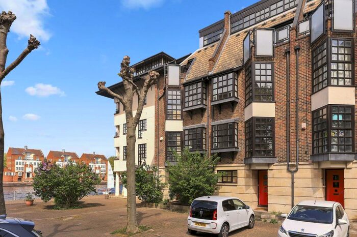 3 Bedroom Town House To Rent In Rope Street, London, SE16