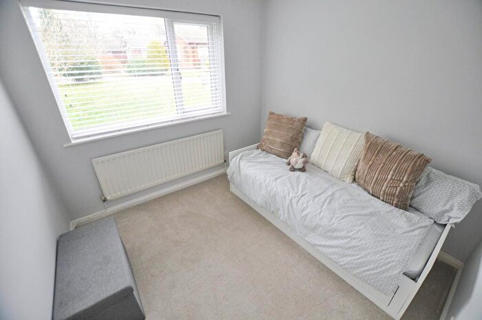 2 Bedroom Bungalow For Sale In Hilltop Close, Ferndown, BH22