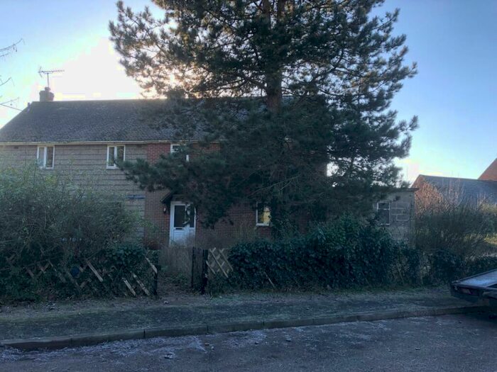 3 Bedroom Semi-Detached House For Sale In Amos Close, Sheldwich Lees, Faversham, Kent, ME13