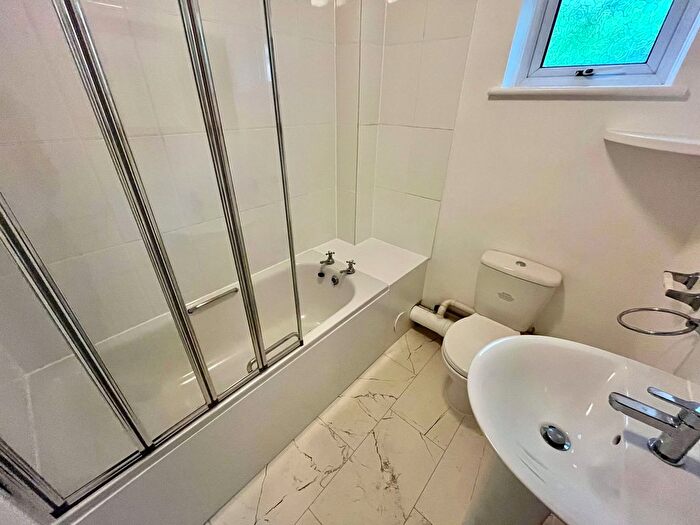 1 Bedroom Flat To Rent In Portland Avenue, Sittingbourne, Kent, ME10
