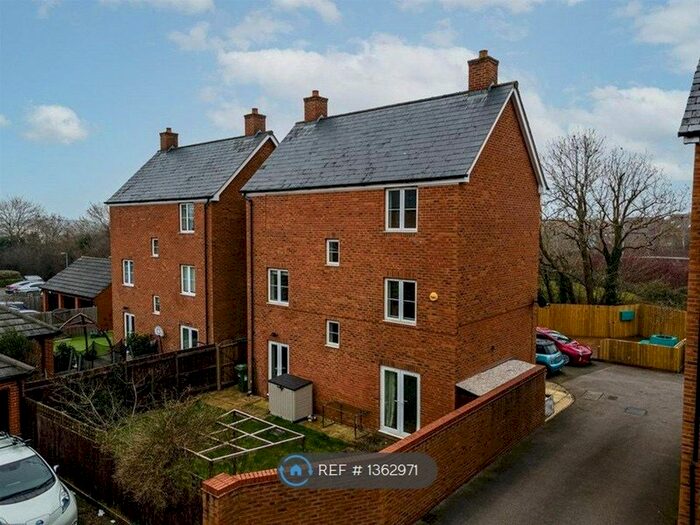 5 Bedroom Detached House To Rent In Lemmon Walk, Milton Keynes, MK4