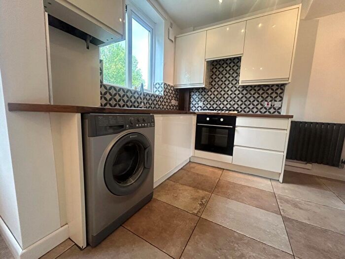 2 Bedroom House To Rent In Lindsay Avenue, S5