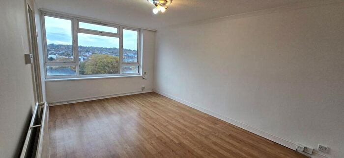 1 Bedroom Flat To Rent In College Court, Maidstone, ME15