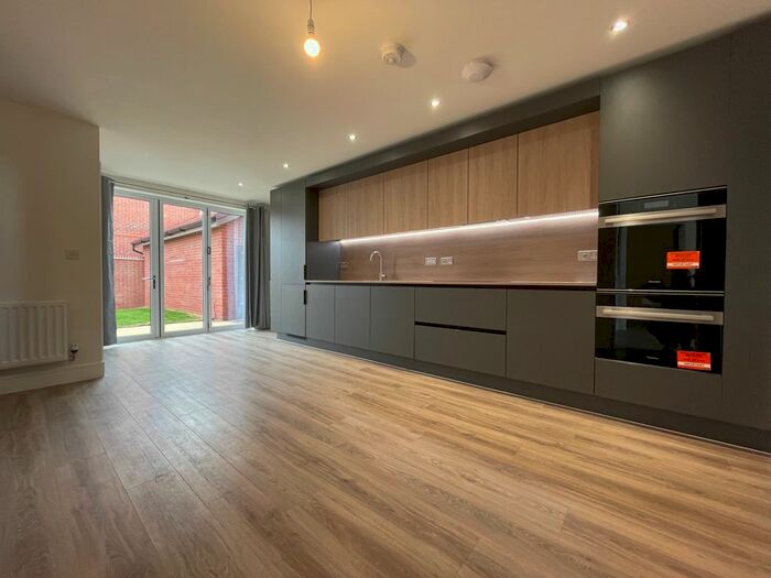 4 Bedroom Property To Rent In Carter Meadow, Warwick, CV34