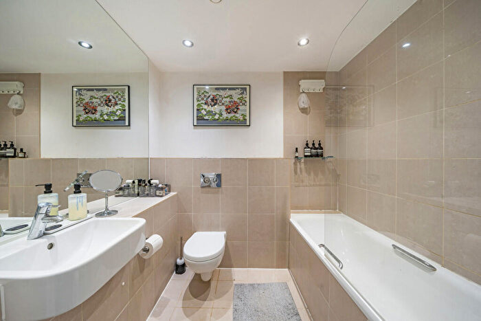 2 Bedroom Apartment For Sale In Tidemill Way, London, SE8