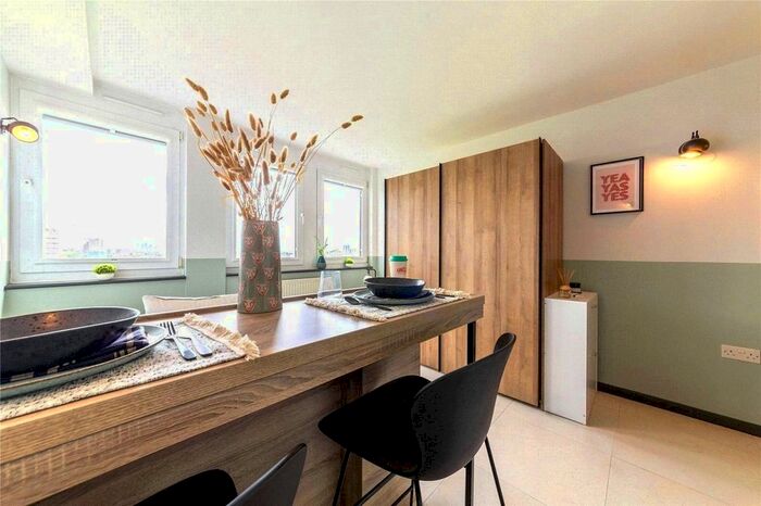 Studio To Rent In Uncle Stockwell, Courland Grove, London, SW8