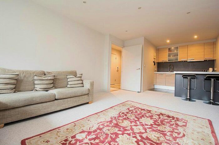 1 Bedroom Flat To Rent In The Heart, Walton-on-Thames, KT12