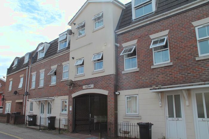 1 Bedroom Flat To Rent In Claremont Road, Portsmouth, PO1