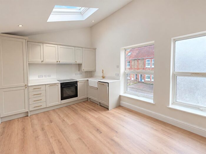 2 Bedroom Flat To Rent In Royal George Road, Burgess Hill, RH15