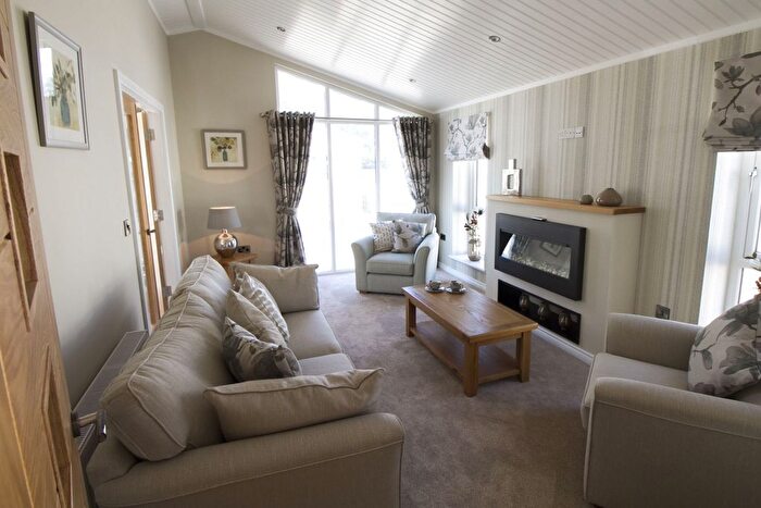 2 Bedroom Mobile/park Home For Sale In Roecliffe, York, YO51