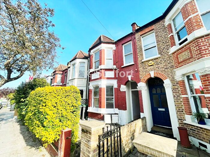 2 Bedroom Flat To Rent In Kimberley Gardens, London, N4