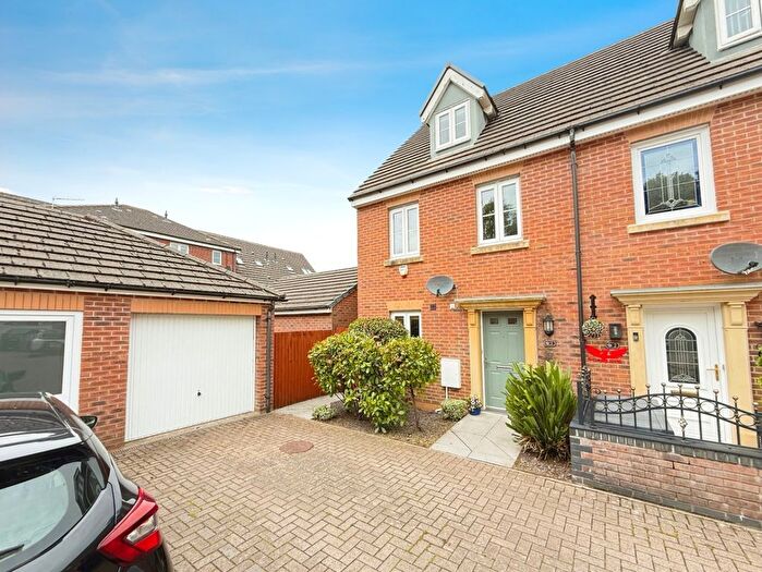 3 Bedroom End Of Terrace House For Sale In Cwrt Rebecca, Pontarddulais, Swansea, West Glamorgan, SA4