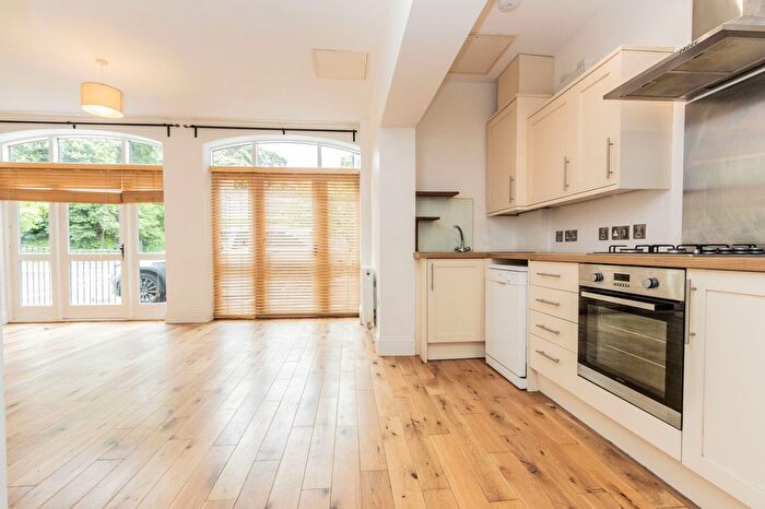 2 Bedroom Flat For Sale In London Road, Hurst Green, Etchingham, TN19