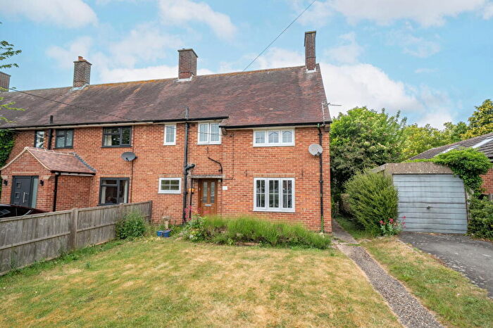 3 Bedroom End Of Terrace House For Sale In Hill Meadow, Overton, Basingstoke, RG25
