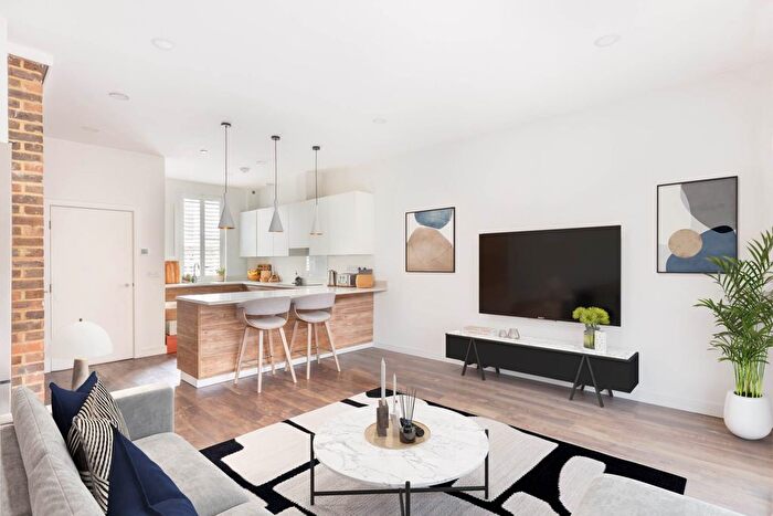 4 Bedroom Town House For Sale In Phoenix Yard, Tunbridge Wells (No Chain), TN4