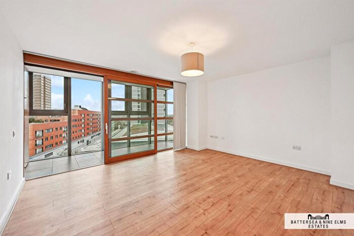 2 Bedroom Apartment For Sale In Lombard Road, London, SW11