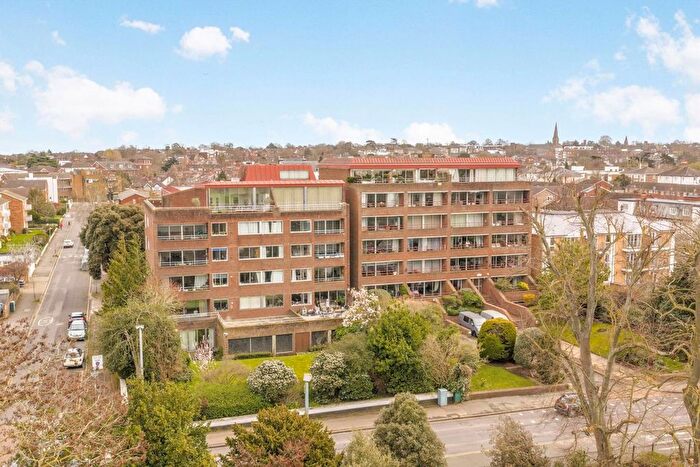 2 Bedroom Flat For Sale In Anglesea Road, Kingston Upon Thames, KT1
