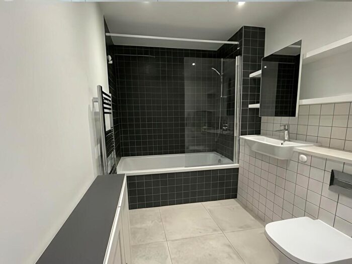 Flat To Rent In Wayfare House North, Escapade Place, Tower Hamlets, London, E14