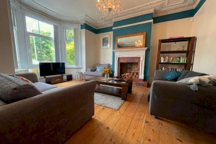 2 Bedroom Flat To Rent In Poppleton Road, London, E11