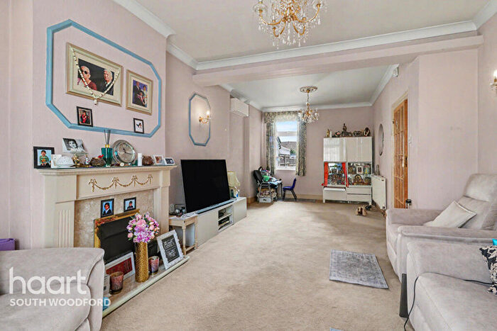 3 Bedroom Semi-Detached House For Sale In Cowslip Road, London, E18